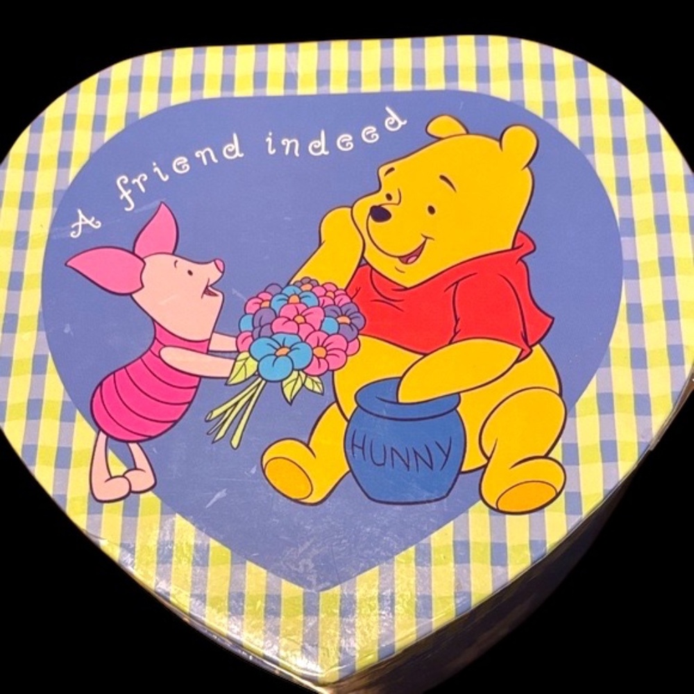 Winnie the Pooh Heart-Shaped Jewelry Music Box - Picture 10 of 14
